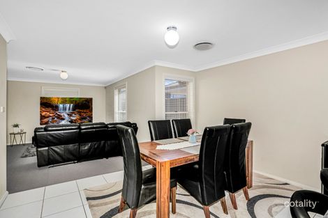 Property photo of 19 Daylesford Close Ropes Crossing NSW 2760