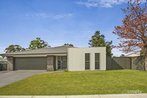 15 Middleton Dr, East Maitland, NSW 2323