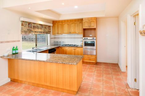 Property photo of 18 Burnett Close Taylors Lakes VIC 3038