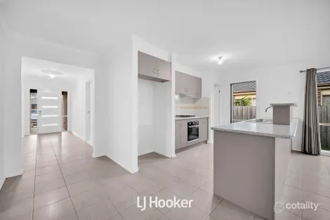 Property photo of 12 Domino Way Hampton Park VIC 3976