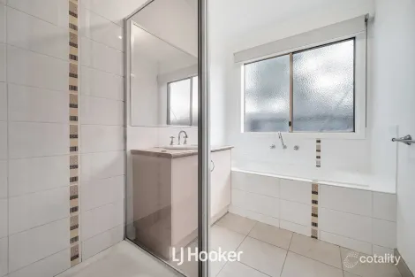 Property photo of 12 Domino Way Hampton Park VIC 3976