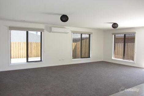 Property photo of 2/4 Albert Road Drouin VIC 3818