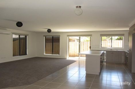 Property photo of 2/4 Albert Road Drouin VIC 3818