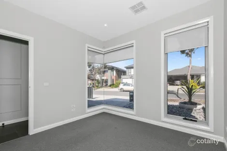 Property photo of 13 Middle Way Mickleham VIC 3064