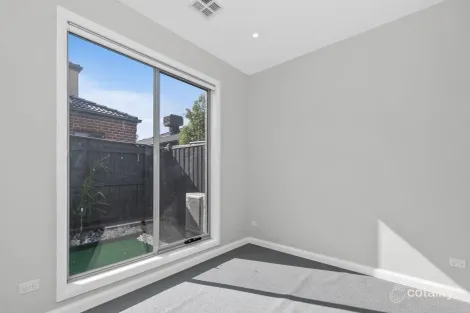 Property photo of 13 Middle Way Mickleham VIC 3064