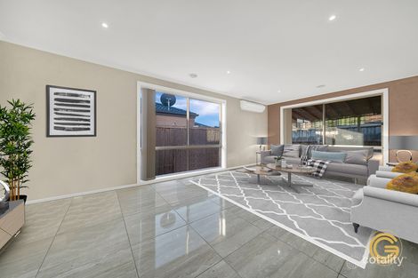 Property photo of 7 Elmsford Crescent Cranbourne West VIC 3977