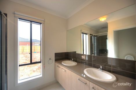 Property photo of 16 Brinkerhoff Crescent Point Cook VIC 3030