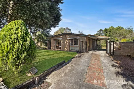 11 HARVERSON DR, ROSEBUD, VIC 3939