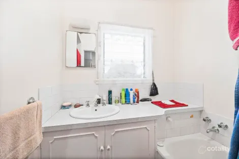 Property photo of 8 Iris Avenue Wendouree VIC 3355