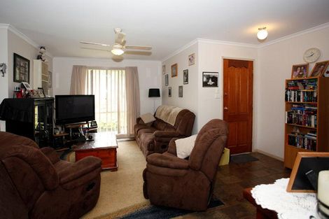 Property photo of 2/7 Lawrence Court Cranbourne North VIC 3977