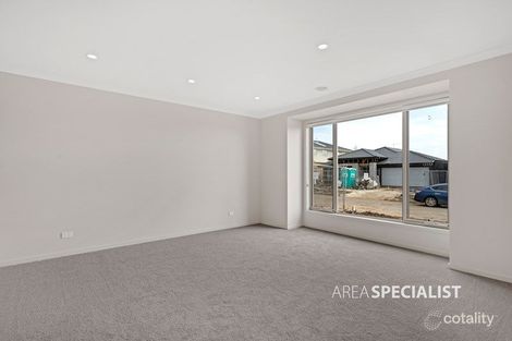 Property photo of 40 Ballymarang Chase Cranbourne West VIC 3977