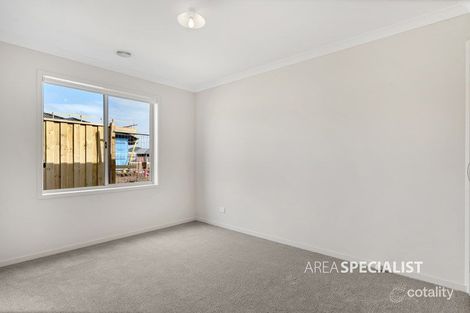 Property photo of 40 Ballymarang Chase Cranbourne West VIC 3977