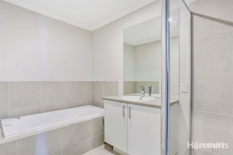 Property photo of 1 Lopes Walk Clyde North VIC 3978