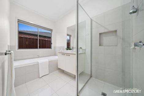 Property photo of 3 Scotch Lane Cranbourne West VIC 3977