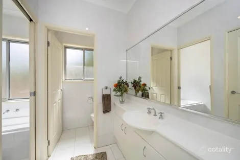 Property photo of 3 Hatton Drive Yass NSW 2582