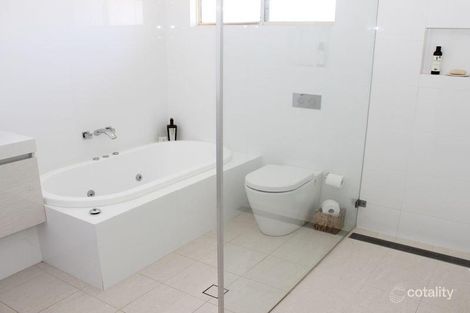 Property photo of 1 Stephen Close Green Point NSW 2251