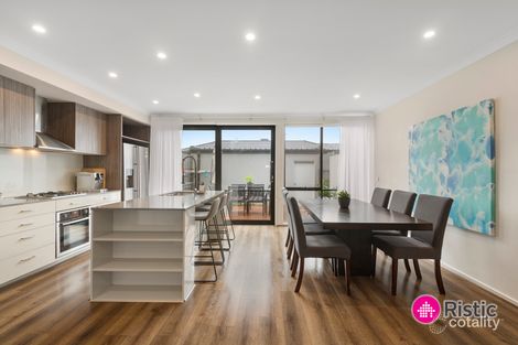 Property photo of 15 Thurra Walk Wollert VIC 3750