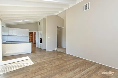 Property photo of 5 Camira Crescent Hillvue NSW 2340