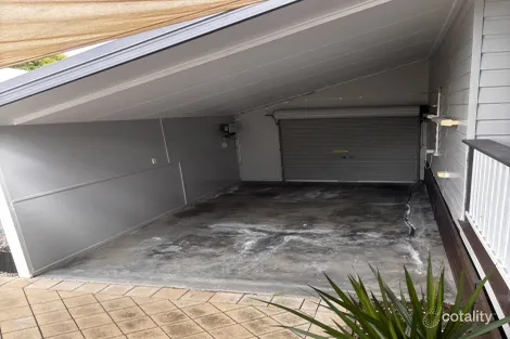 Property photo of 17 Sheerwater Parade Douglas QLD 4814