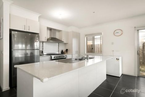 Property photo of 5 Equine Circuit Melton South VIC 3338