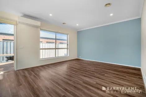 Property photo of 98 Beatrix Circuit Officer VIC 3809