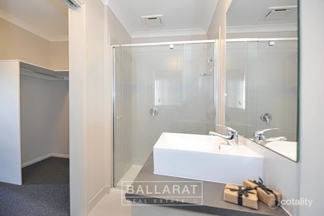 Property photo of 8 Obrien Drive Alfredton VIC 3350