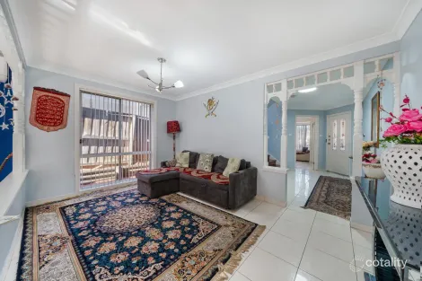 Property photo of 10 Nutmeg Close Casula NSW 2170