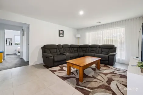 Property photo of 14 Discovery Drive Yass NSW 2582