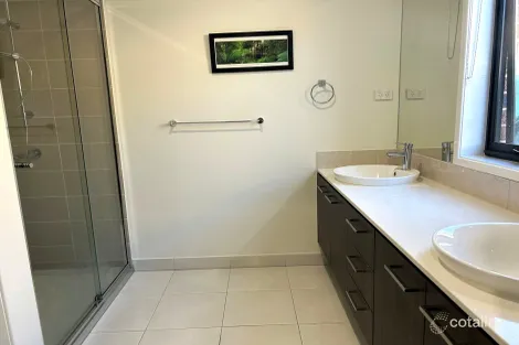 Property photo of 14 Turano Way Clyde North VIC 3978