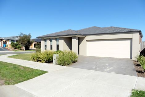 45 Elmtree Cres, Clyde North, VIC 3978