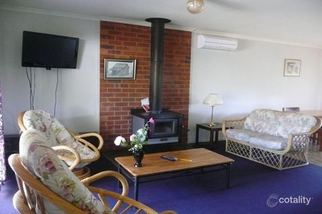 Property photo of 100 Myer Street Lakes Entrance VIC 3909