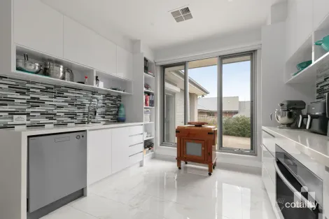 Property photo of 11 Cathedral Rise Doreen VIC 3754