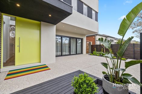 Property photo of 2/17 Viewbank Walk Caroline Springs VIC 3023