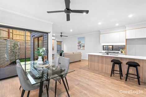 Property photo of 6 Woodpecker Pass Chirnside Park VIC 3116
