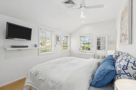 Property photo of 15 Bayside Drive Green Point NSW 2251