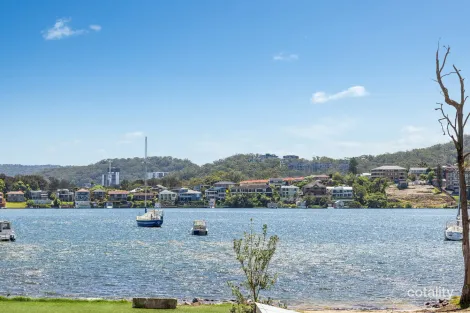 Property photo of 15 Bayside Drive Green Point NSW 2251