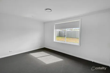 Property photo of 8 Hone Creek Drive Caerleon NSW 2850