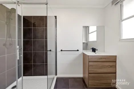 Property photo of 17 Junee Court Hastings VIC 3915