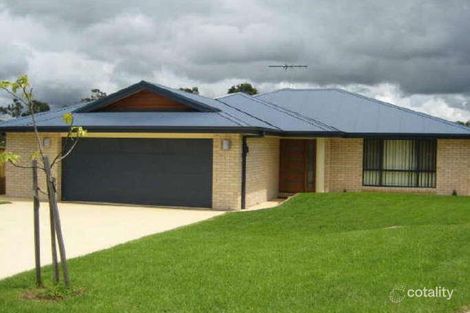 8 Flametree Cl, Aberglasslyn, NSW 2320