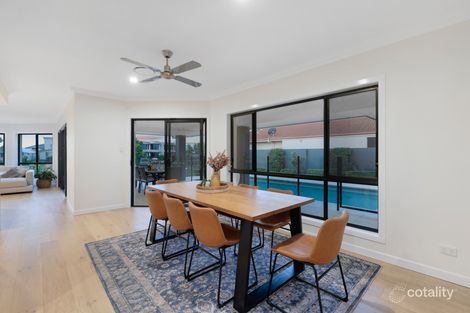 Property photo of 37 Ferrymans Court Helensvale QLD 4212