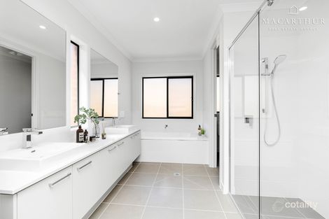 Property photo of 1 Harold Crescent Gobbagombalin NSW 2650