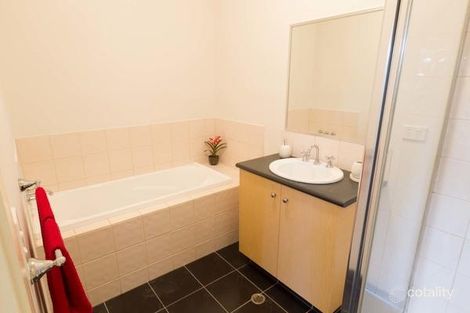 Property photo of 18/2 Newmarket Way Flemington VIC 3031