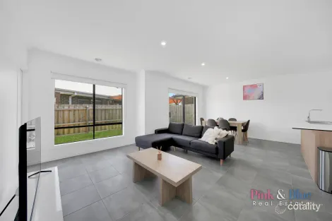 Property photo of 33 Fold Circuit Bonnie Brook VIC 3335