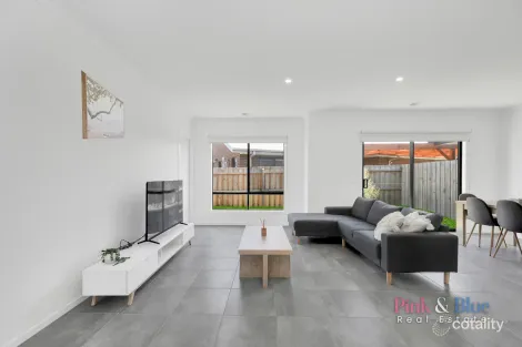 Property photo of 33 Fold Circuit Bonnie Brook VIC 3335