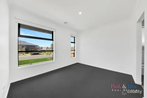 Property photo of 33 Fold Circuit Bonnie Brook VIC 3335