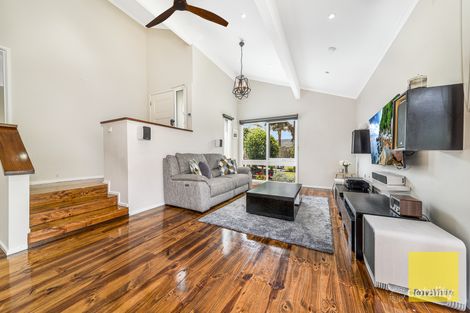 Property photo of 26 William Perry Close Endeavour Hills VIC 3802