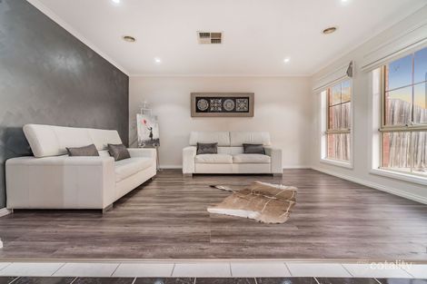 Property photo of 15 Merrivale Place Roxburgh Park VIC 3064