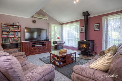 Property photo of 27 Ewing Drive Romsey VIC 3434