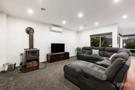 Property photo of 10 Knightsbridge Place Diamond Creek VIC 3089