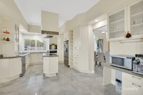 Property photo of 38 Renoir Crescent Forest Lake QLD 4078